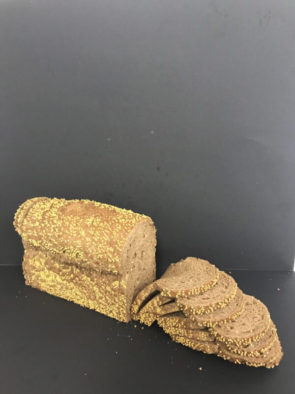 Waldcorn maïs (heel bruin meergranenbrood gedecoreerd met maïs)