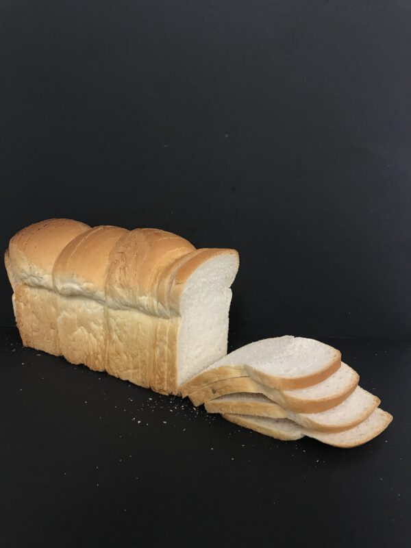 Melkwit half (half witbrood, gebakken op de kant)