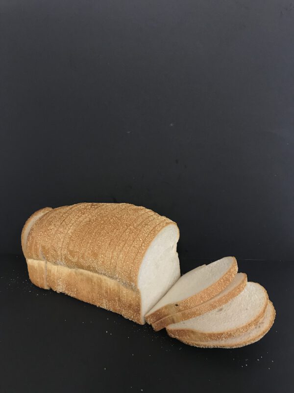 Vloerbrood half (half wit vloerbrood gedecoreerd met gries)