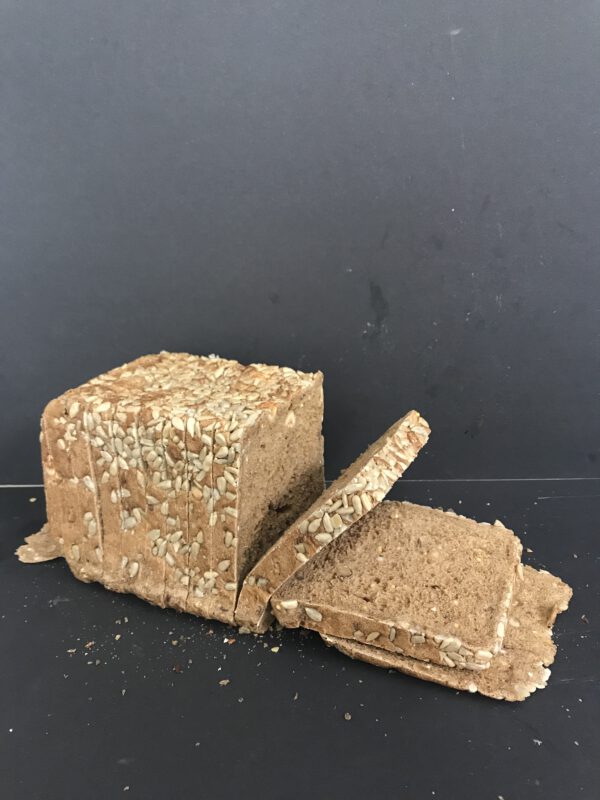Half bruin meergranenbrood met hazelnoten (voorheen: hazelnootbonkje)