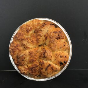Wit tarwebrood met kaas en pesto (voorheen: kaas-pestobroodje)