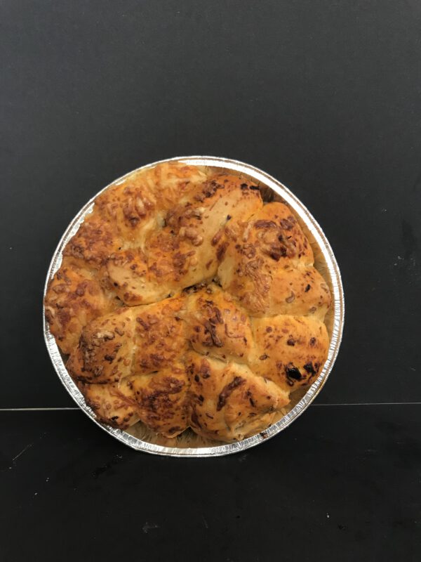 Wit tarwebrood met kaas en pesto (voorheen: kaas-pestobroodje)