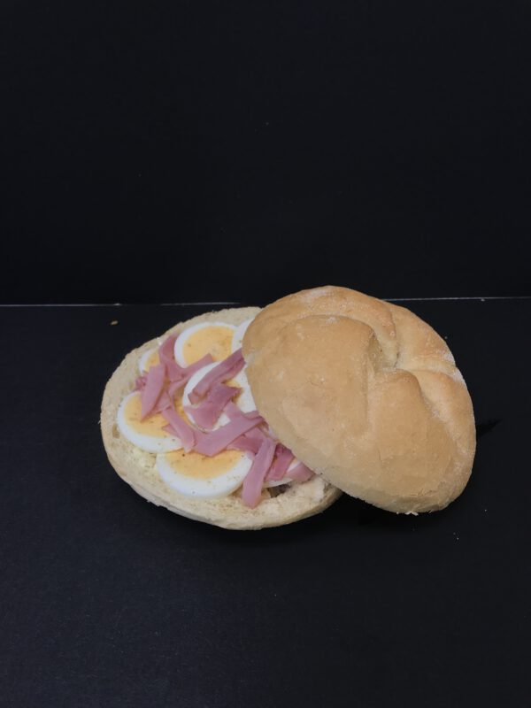 Broodje gekookt ei