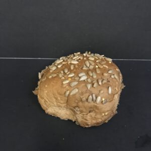 Snaterbollen (bruin zacht meergranenkleinbrood gedecoreerd met zonnebloempitten)