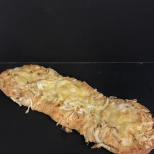 Half wit krokantbrood met kaas en ui (voorheen: kaasuienstok)