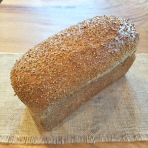 Gelders volkoren (heel volkoren tarwebrood gedecoreerd met zemelen)