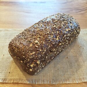 Twencorn (heel bruin meergranenbrood gedecoreerd met meergranenmix)