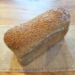 Sesam volkoren half (half volkoren tarwebrood gedecoreerd met sesamzaad)