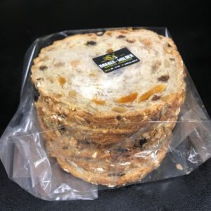 Half bruin tarwevruchtenbrood met krenten, rozijnen, noten en div. zaden (voorheen: mueslibrood)
