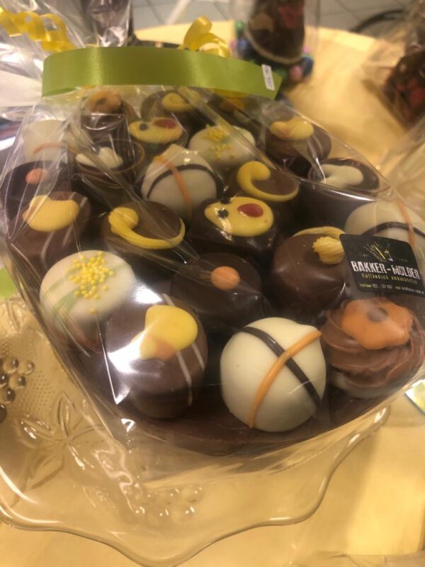 Chocolade ei gevuld met bonbons