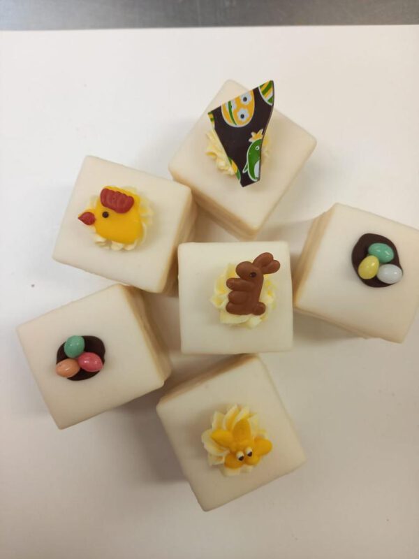 Paas petit fours