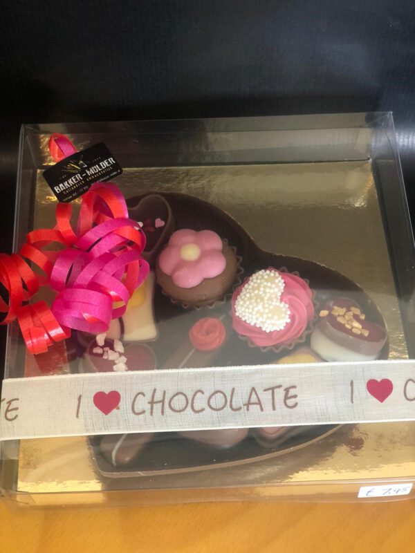 Chocoladehart gevuld met bonbons
