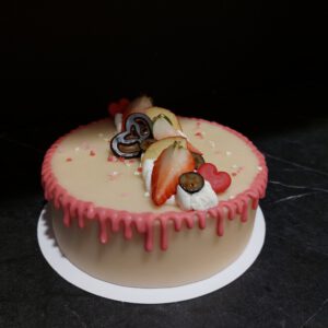 Luxe valentijns slagroomtaart