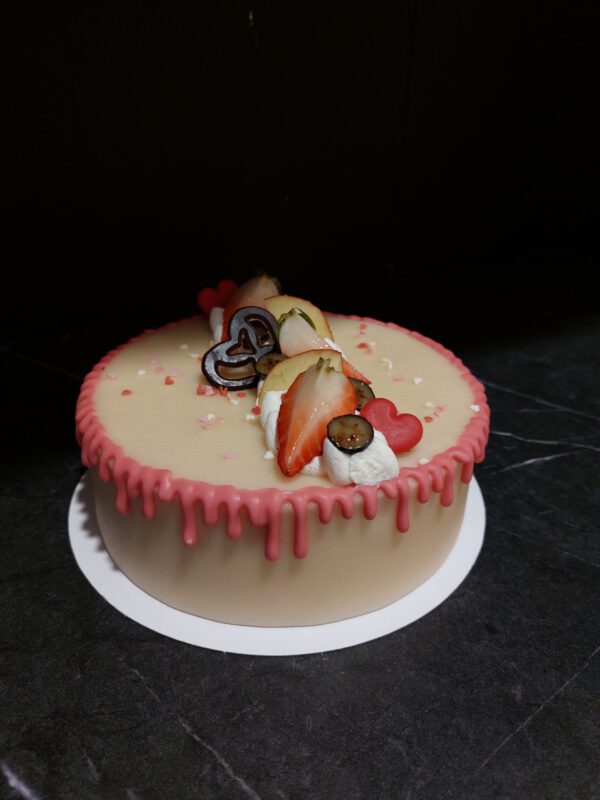Luxe valentijns slagroomtaart